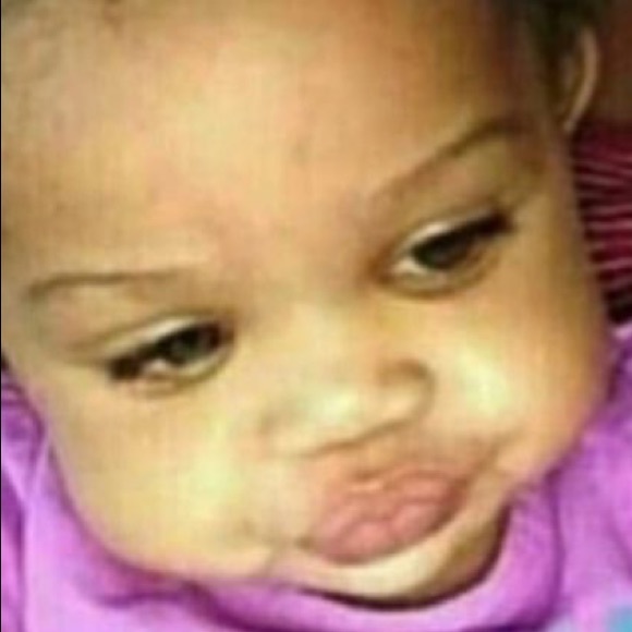 Profile Picture of Anais Ikhlef (@ikh200226) on Poshmark