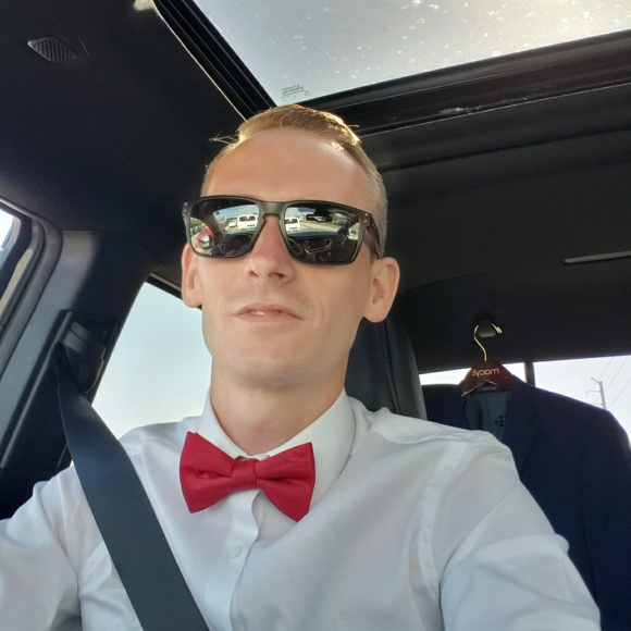 Profile Picture of Cody Farrenkopf (@codiz618) on Poshmark