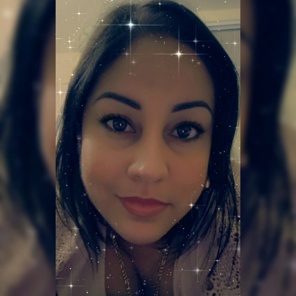 Profile Picture of Yesenia Resto (@yesy719) on Poshmark