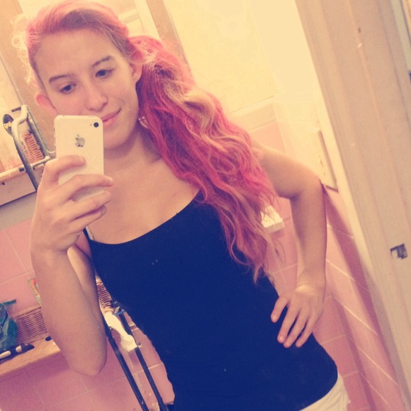 Profile Picture of Nikki Graham (@crazygirl123) on Poshmark