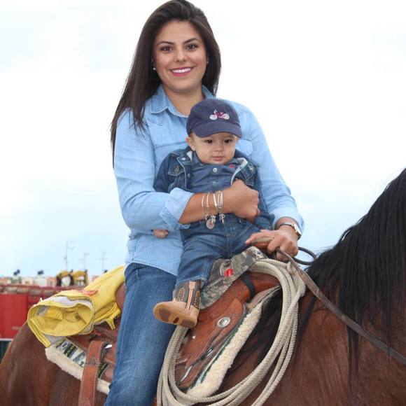 Profile Picture of Pamela Anaya (@pamela_anaya) on Poshmark