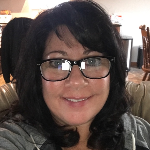 Profile Picture of Wendi Rutkowski (@wrutkow) on Poshmark