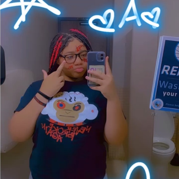 Profile Picture of Alaina Moore (@5star_laii) on Poshmark
