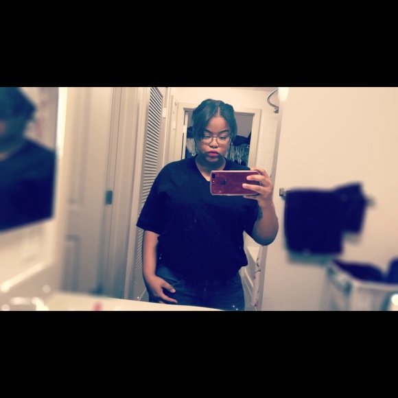 Sherry Castillo - Poshmark Profile Picture of Sherry Castillo (@leelove303) on Poshmark