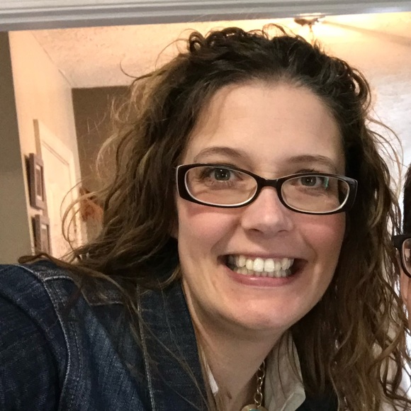 Profile Picture of Crystal Funderburk (@funderburkgirl) on Poshmark