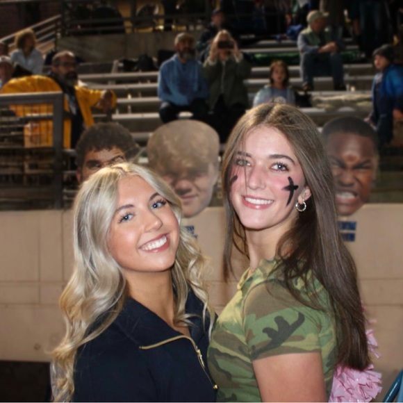 Profile Picture of Anna Serenyi (@annaserenyi) on Poshmark