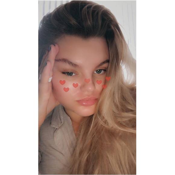 Profile Picture of Emili Sundheim (@emilisundheim) on Poshmark