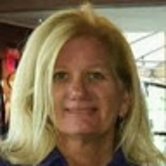 Profile Picture of Debbie Crompton (@debbiecrompton) on Poshmark