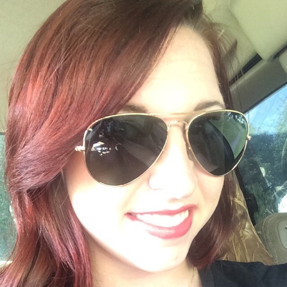 Profile Picture of Sydney Kliebert (@sydneykl) on Poshmark