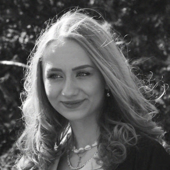 Smaranda Rusinaru - Poshmark Profile Picture of Smaranda Rusinaru (@smarandar) on Poshmark