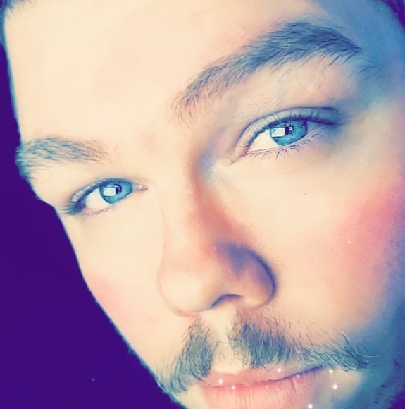 Profile Picture of Mikal Kivlin (@mikavin) on Poshmark