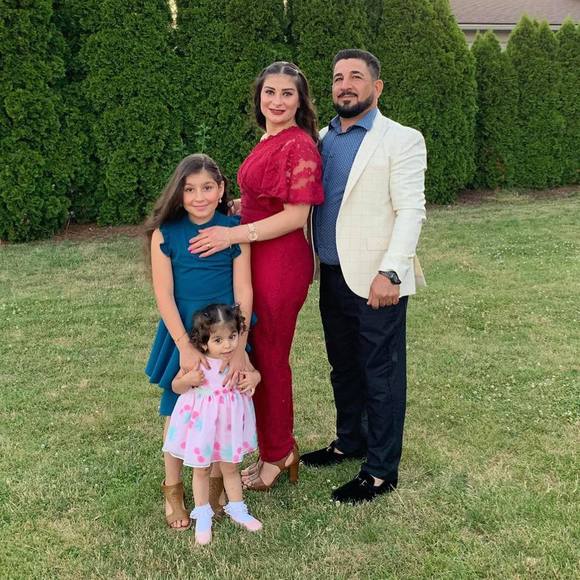 Profile Picture of Sali Abada (@saliabada) on Poshmark