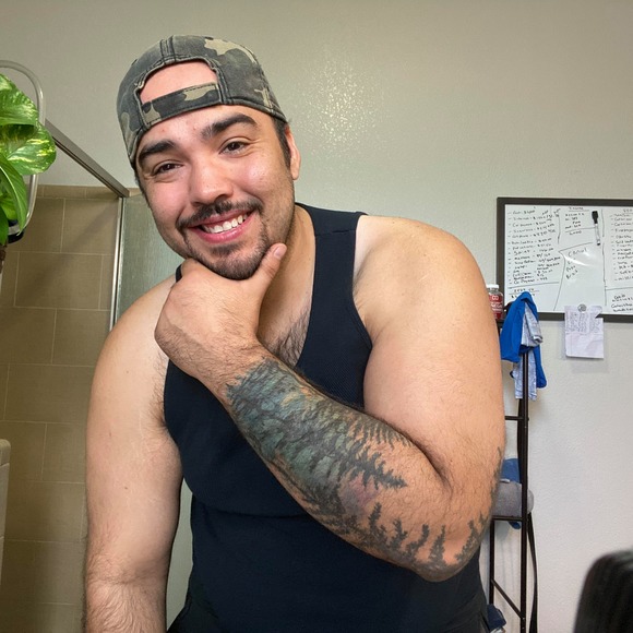 Profile Picture of Tony Tovar (@tonytt) on Poshmark