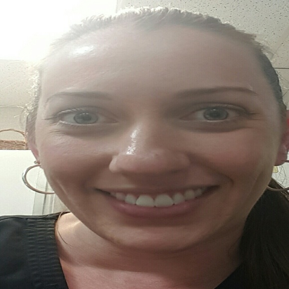 Profile Picture of Leigha Hernandez (@lmcbury) on Poshmark