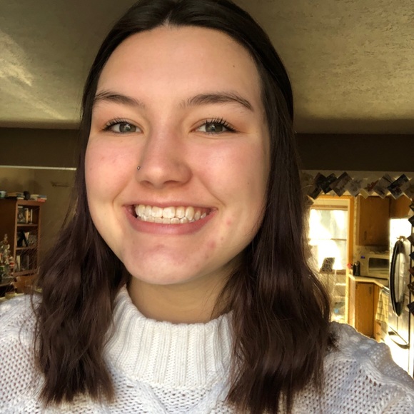 Profile Picture of Taylor Reveal (@tayreveal) on Poshmark