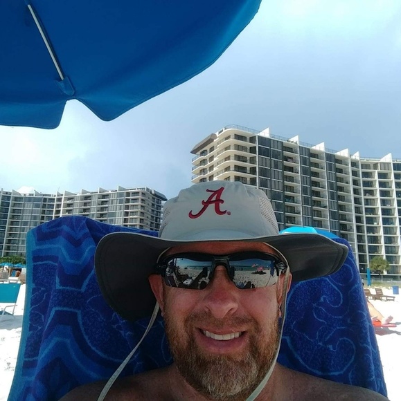 Profile Picture of Daniel Barry (@waynebarry89) on Poshmark