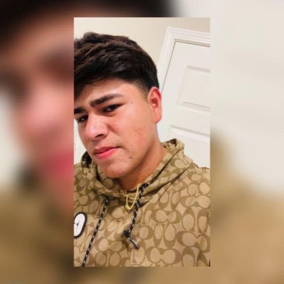 Profile Picture of Mauricio Rubio (@maurubnet) on Poshmark