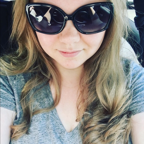 Profile Picture of Kate Foster (@kitriona) on Poshmark