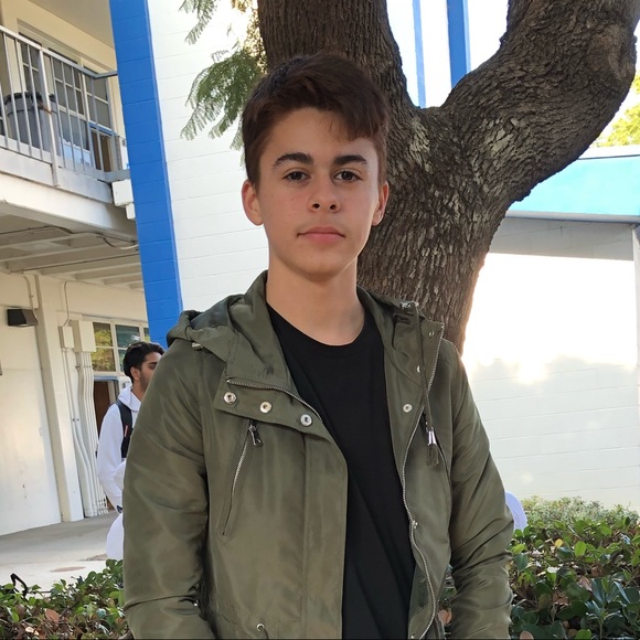 Profile Picture of James Espinosa (@darkesk) on Poshmark