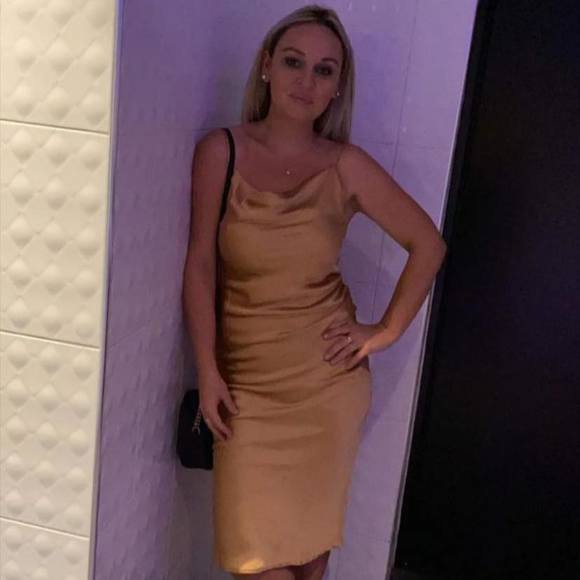 Profile Picture of Deirdre Culleton (@snugglebumv) on Poshmark