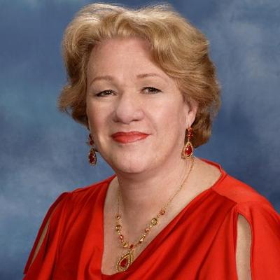 Profile Picture of Anne MacKenzie Ward (@AnneMackWard) on Twitter
