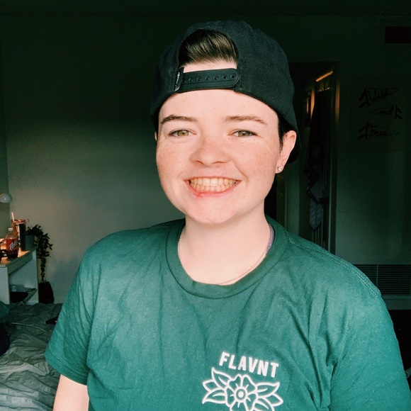 Profile Picture of Leighanne Garlick (@leighanneg24) on Poshmark