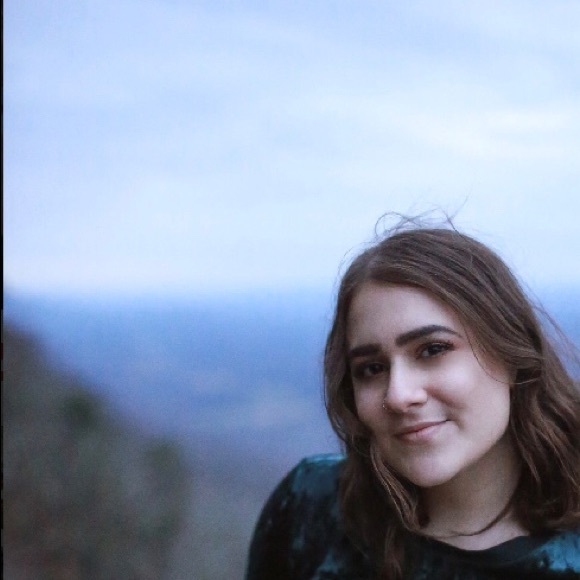 Profile Picture of Katie Amicucci (@katieamicucci) on Poshmark