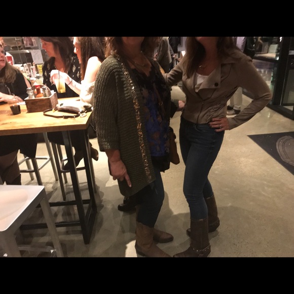 Profile Picture of Janet Bennett (@daltz1224) on Poshmark