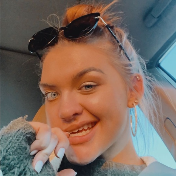 Profile Picture of Ava Perryman (@avaperryman) on Poshmark