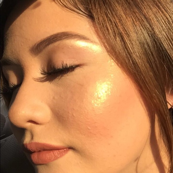 Profile Picture of Andrea Salcedo (@andreasalce94) on Poshmark