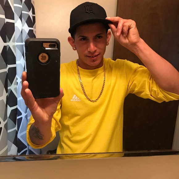 Profile Picture of Ramon Ramon (@ramonramon592) on Poshmark