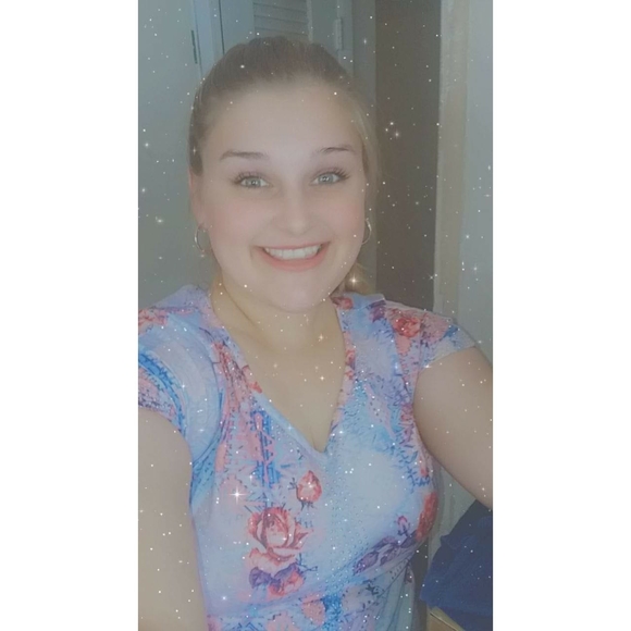 Profile Picture of Amanda Sparkman (@amandasparkm233) on Poshmark