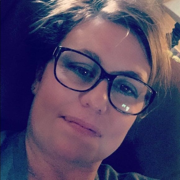 Profile Picture of Ashley Mitchek (@ashleymitchek) on Poshmark