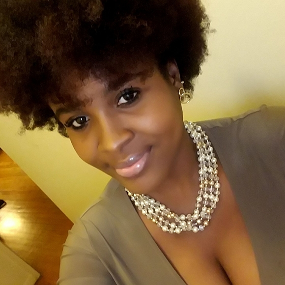 Profile Picture of Anne jessie Guillaume (@hannjc) on Poshmark