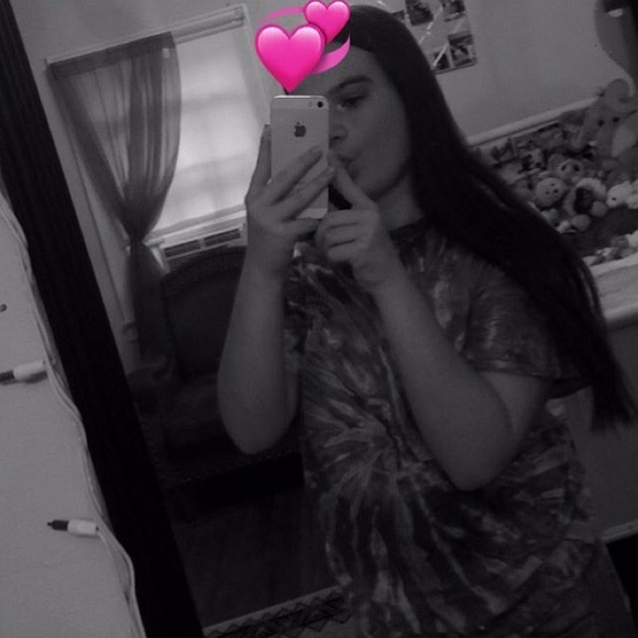 Profile Picture of Michaela Mcbride (@michaelaa_ray) on Poshmark