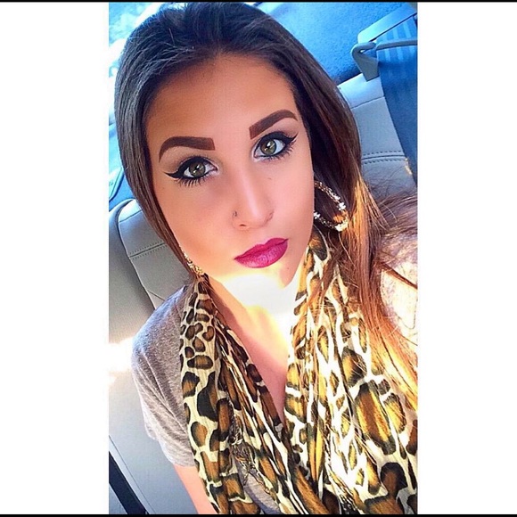 Profile Picture of Michaela Miele (@vanriperrr) on Poshmark