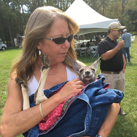 Profile Picture of Linda Neugebauer (@lacy1122) on Poshmark