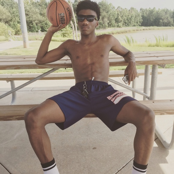 Profile Picture of Deandre Glover (@deandre11) on Poshmark