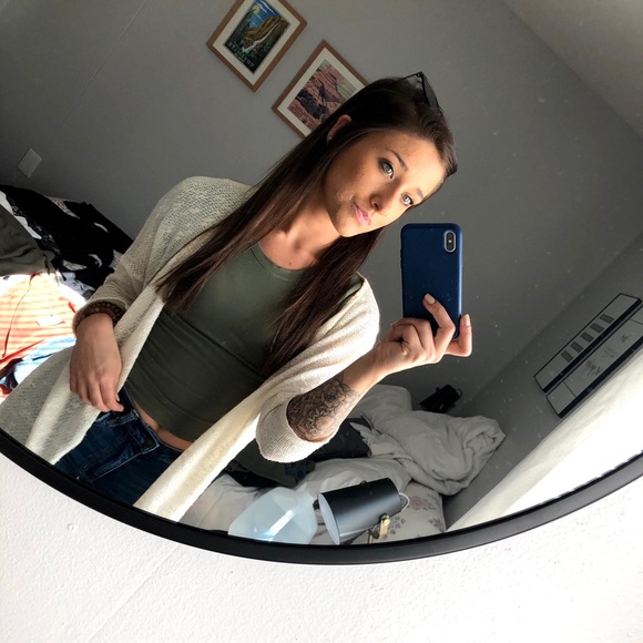 Lys C - Poshmark Profile Picture of Lys C (@lysmc21) on Poshmark