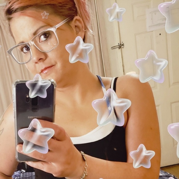 Profile Picture of Erika Schneider (@miaj3085) on Poshmark