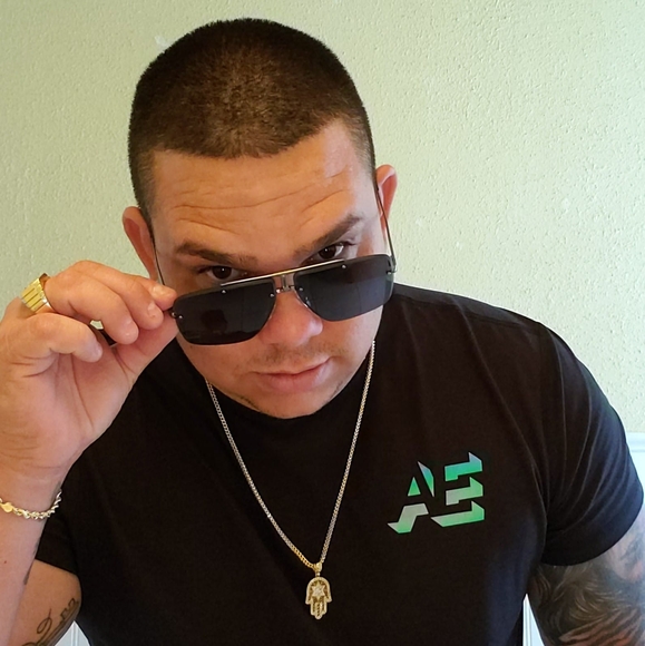 Profile Picture of Piluto Colombiano (@piluto2014) on Poshmark