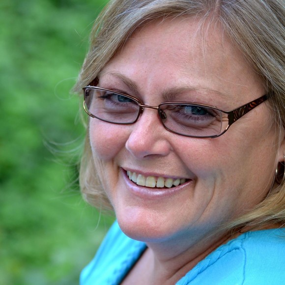 Profile Picture of Cindy Alexander (@cindyealex1) on Poshmark