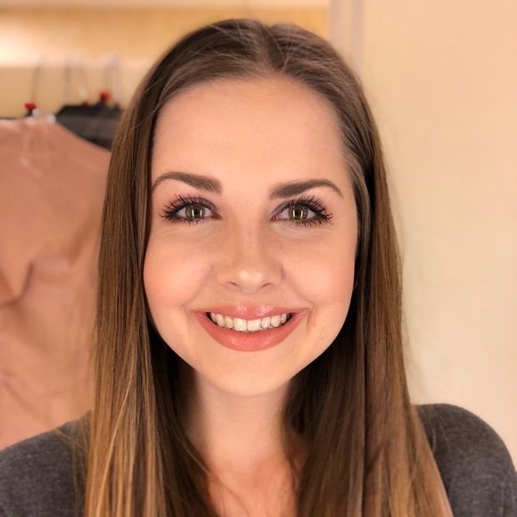 Profile Picture of Laura Rhinehart (@lalajenkss) on Poshmark