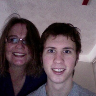 Profile Picture of Hollie Christopher (@HollyGirlBerry) on Twitter