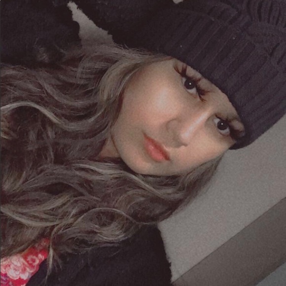 Natasha Peeteetuce - Poshmark Profile Picture of Natasha Peeteetuce (@tashblunt) on Poshmark