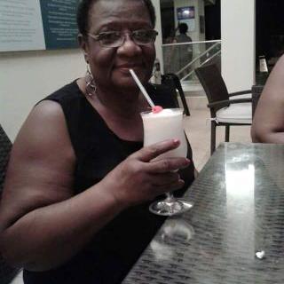 Profile Picture of Shirley Farrell (@ShirleyFarrel14) on Twitter