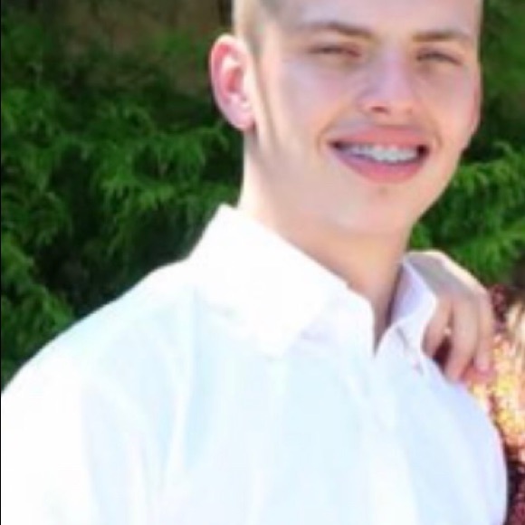 Profile Picture of Adam Delong (@adamdelong11b) on Poshmark