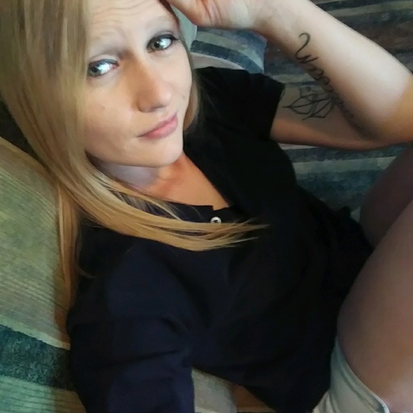 Profile Picture of Jennifer Pool (@jennnjuice643) on Poshmark