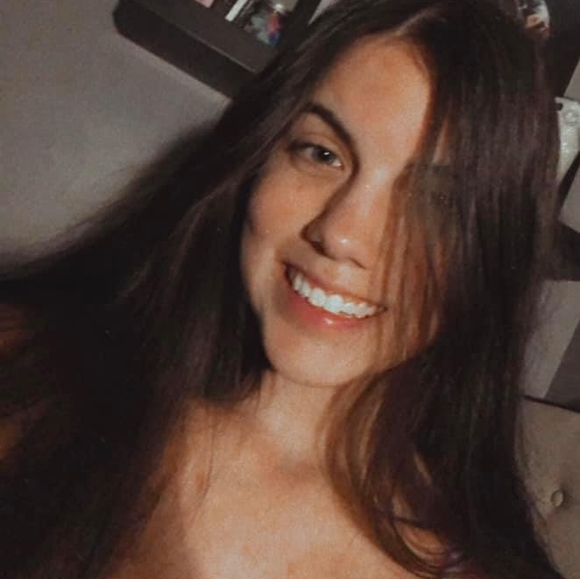 Profile Picture of Haley Beauchamp (@haleybeauchamp) on Poshmark