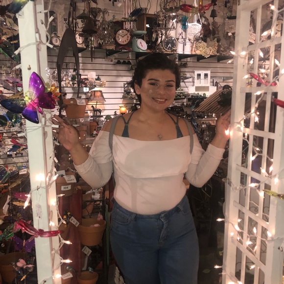 Profile Picture of Itzel Cisneros (@itzeldamnf) on Poshmark